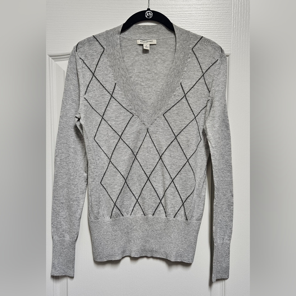Banana Republic Light Gray V-Neck Long Sleeved Sweater.